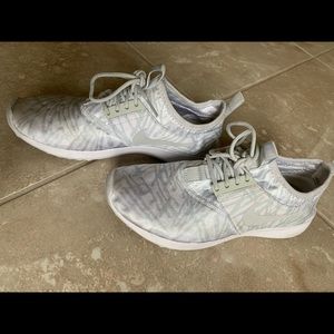 White Nike Running Shoes - SIZE 6